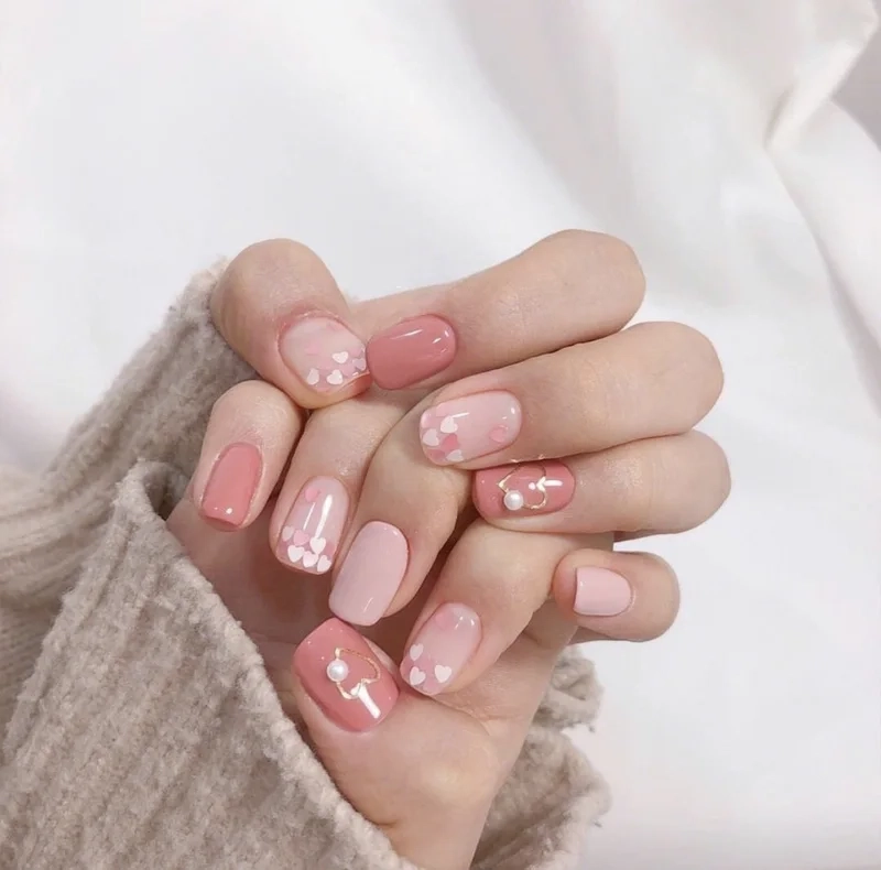 Làm móng tay xinh giúp nàng có đôi tay hoàn hảo