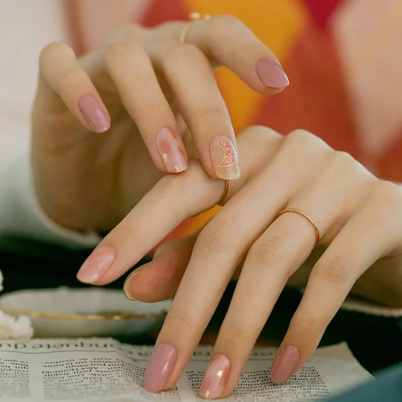 Mẫu móng xinh chơi tết giúp nàng thêm phần duyên dáng