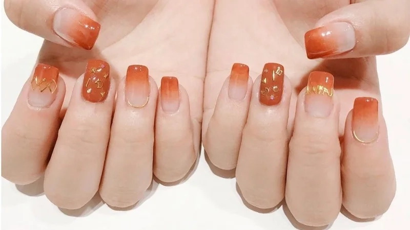 Nail xinh màu cam đất mang đến vẻ đẹp sang trọng