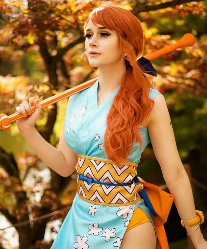 Cosplay Nami hóa thân thành nữ hải tặc xinh đẹp và quyến rũ