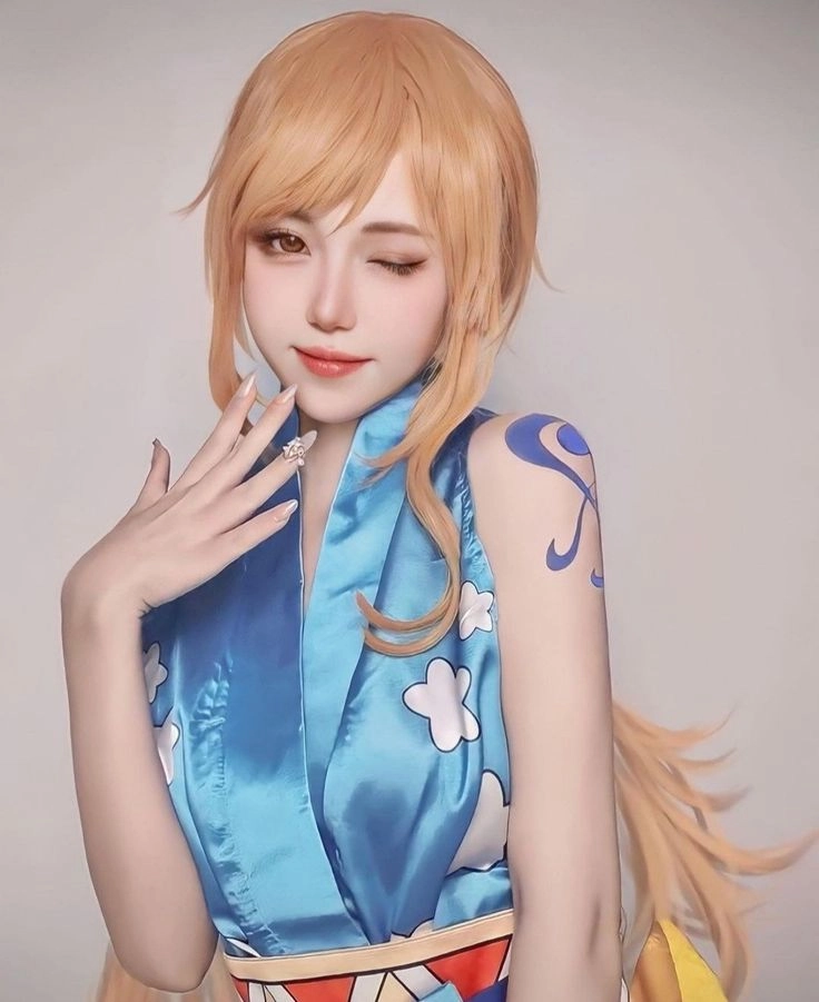 Cosplay Nami hot khi hoa tiêu Mũ Rơm bước ra đời thực