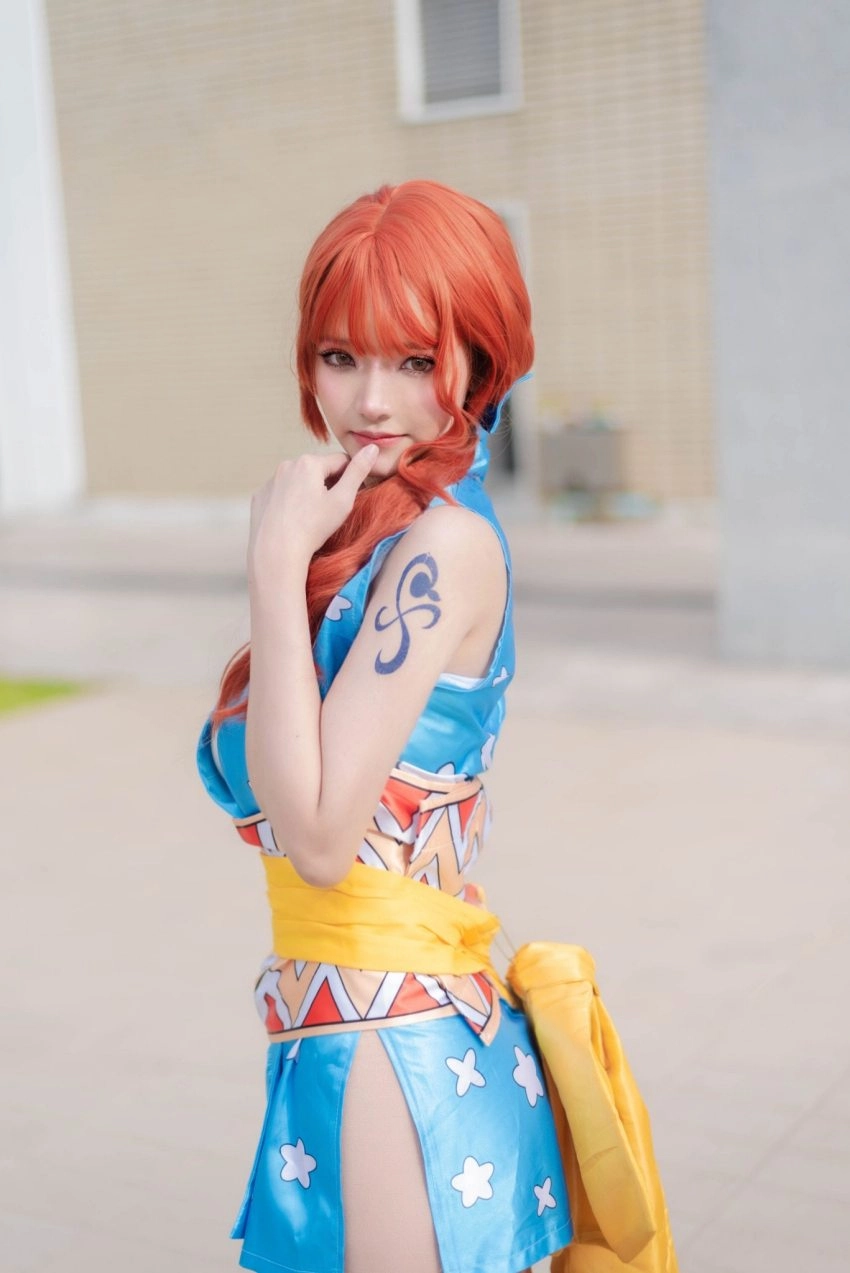 Cosplay Nami Wano vẻ đẹp sắc sảo trong bộ kimono huyền bí