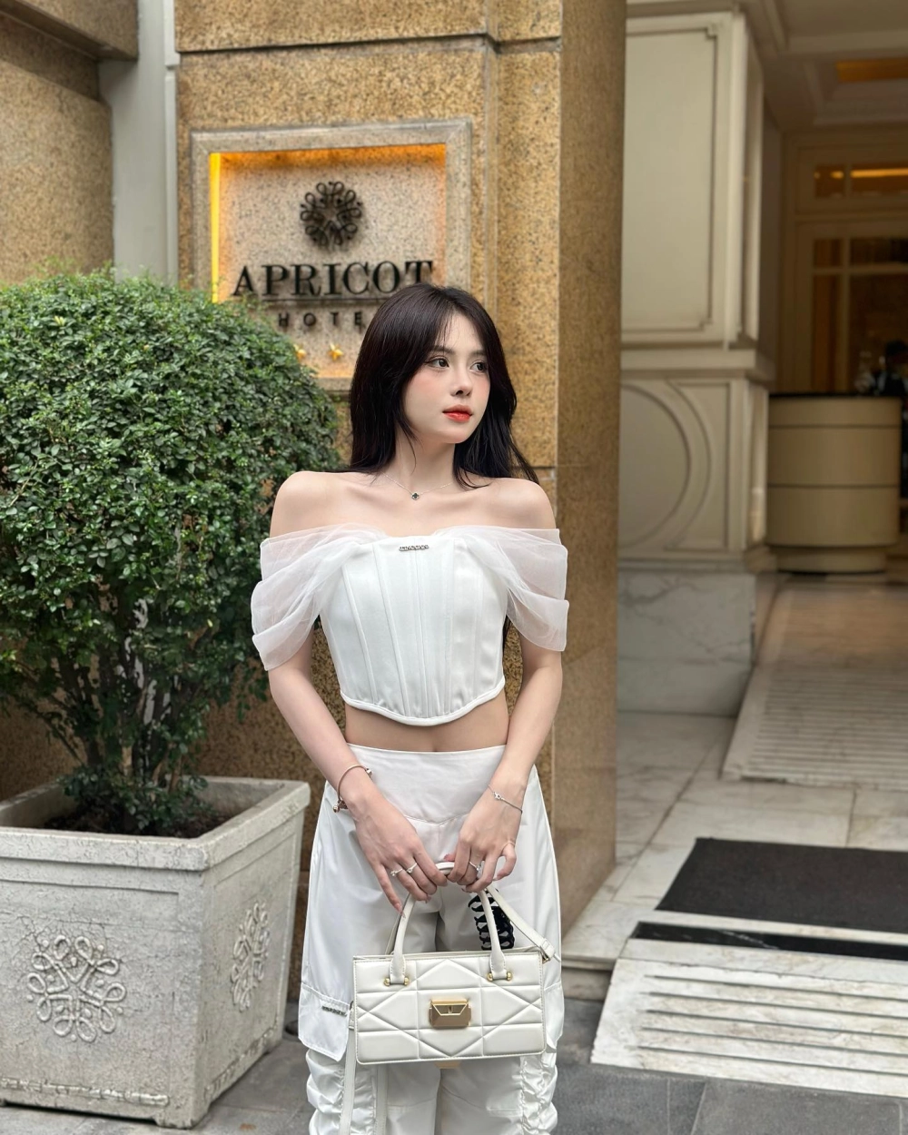 Phong cách cực chất trong hình ảnh Ngân Hà Tiktok ngầu