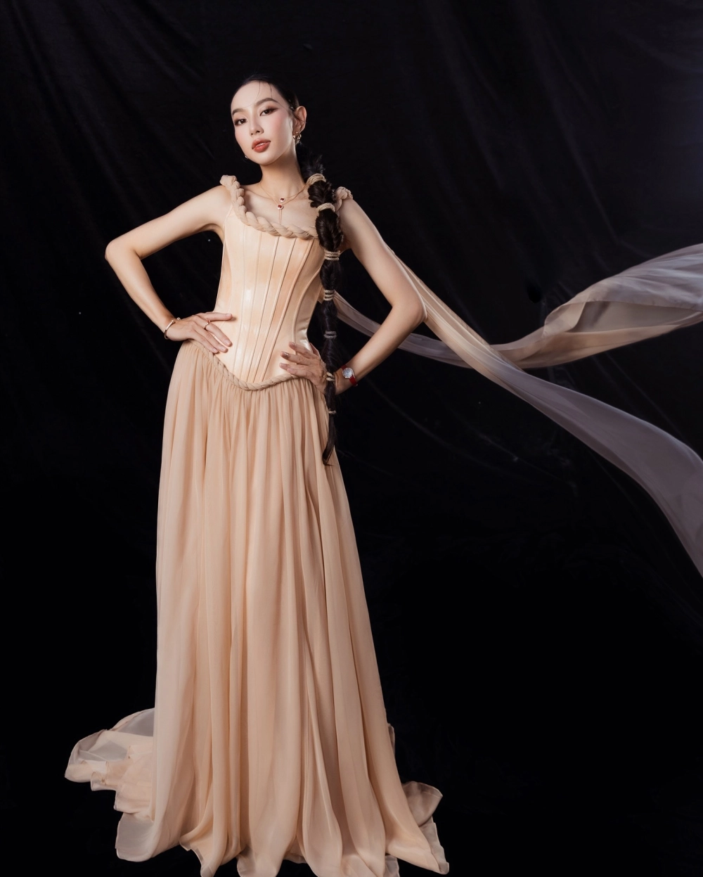 Hoa hậu Hòa bình 2021 Nguyễn Thúc Thùy Tiên xuất sắc chinh phục khán giả quốc tế