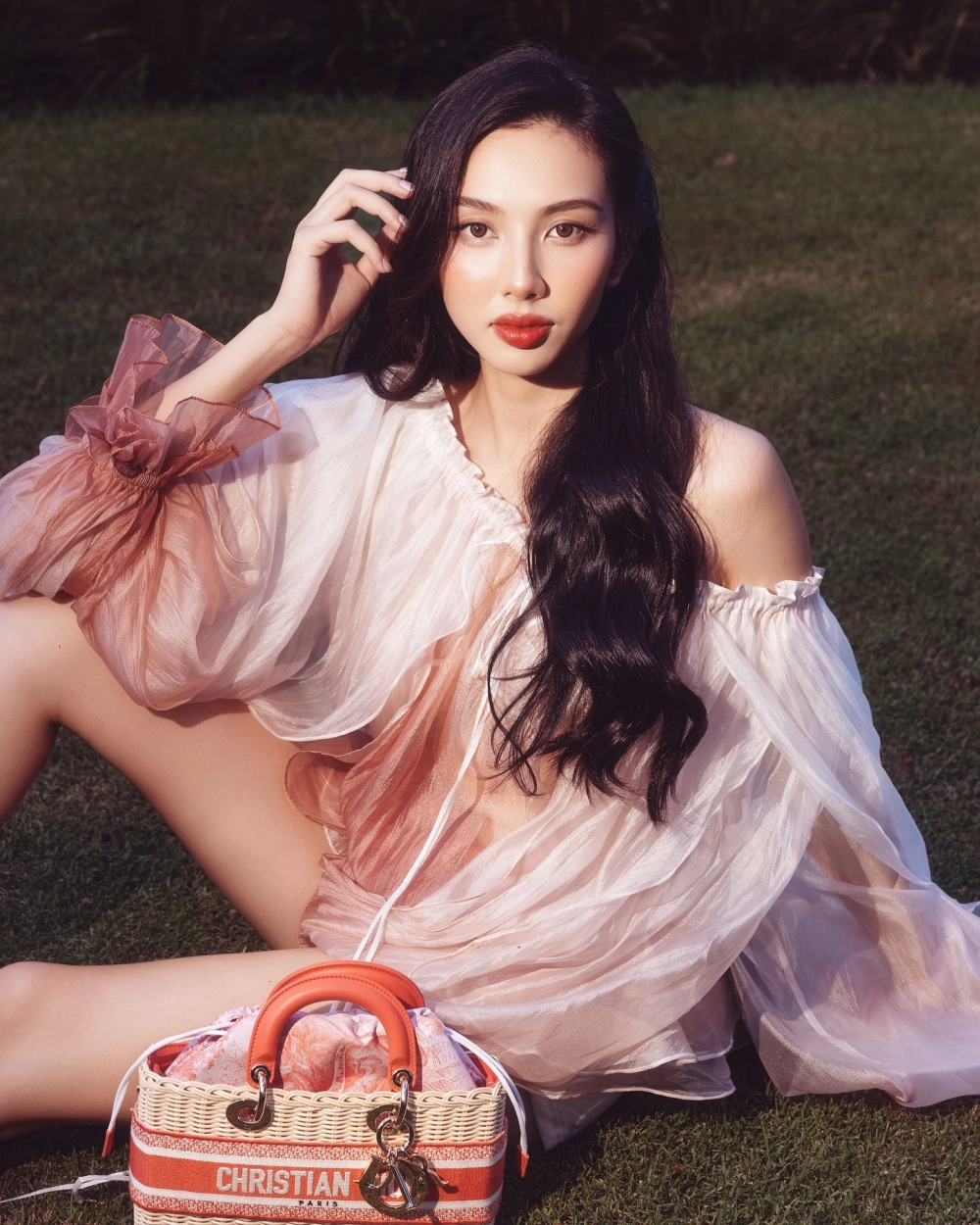 Các vương miện Miss Grand lộng lẫy tôn vinh nhan sắc của những hoa hậu thế giới