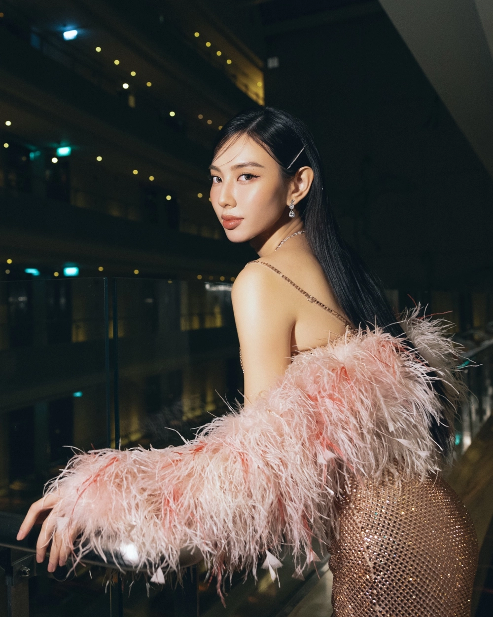 Hoa hậu Thùy Tiên 2021 xuất sắc đăng quang ngôi vị cao nhất Miss Grand