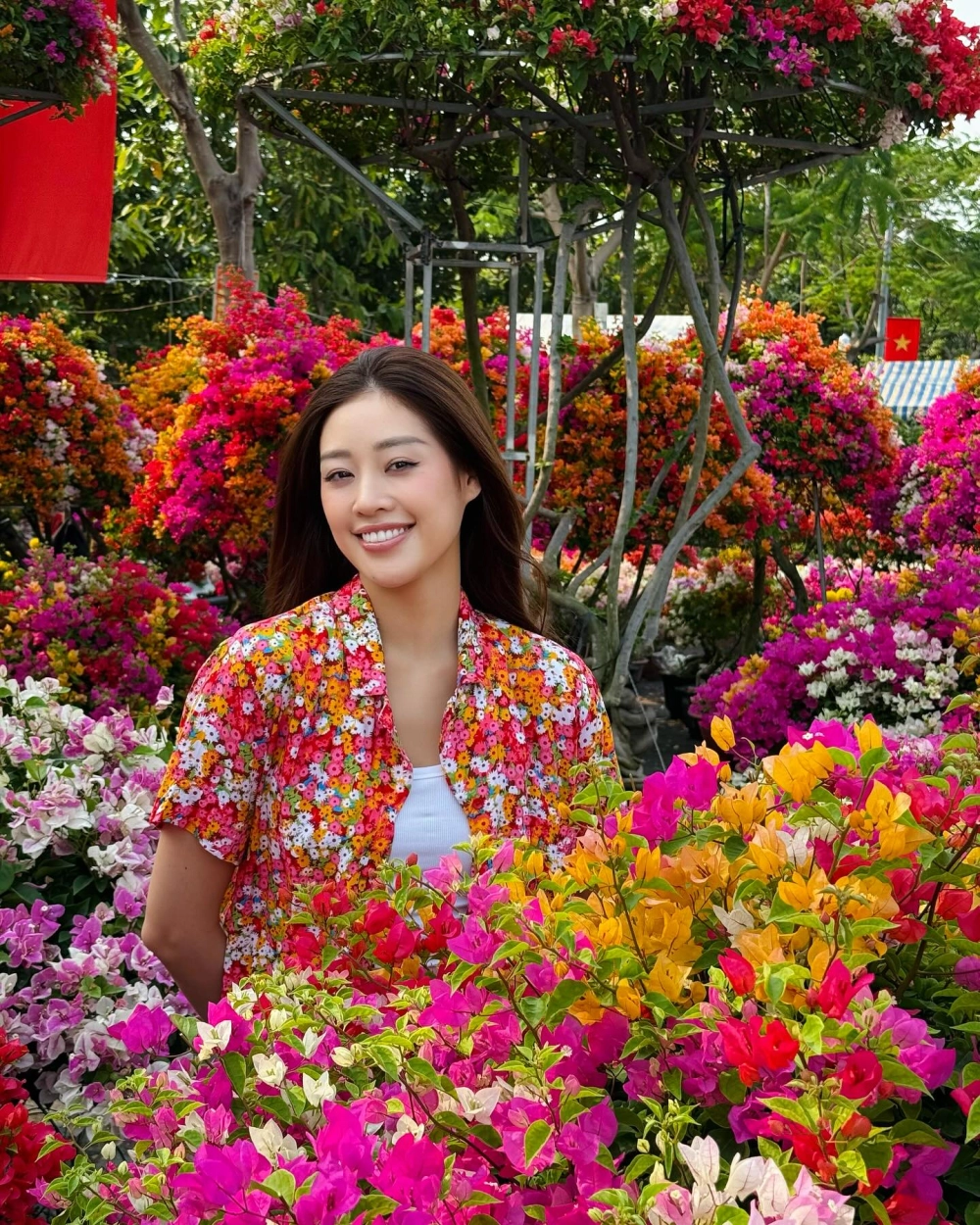 Hoa hậu Vân rạng ngời trong hình ảnh mới được cộng đồng yêu thích