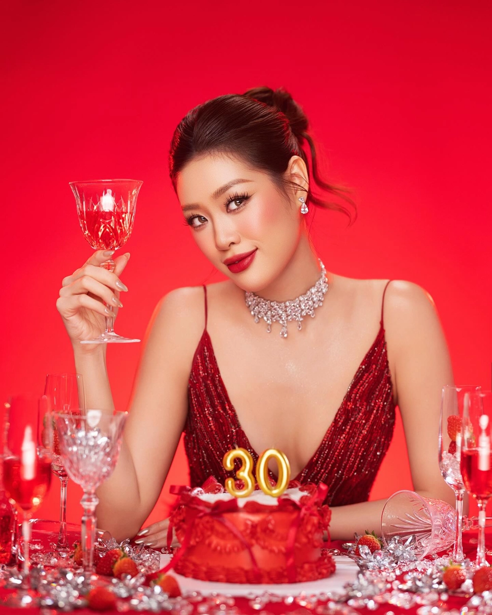 Người mẫu Khánh Vân catwalk đỉnh cao được ghi lại trong bộ hình sàn diễn