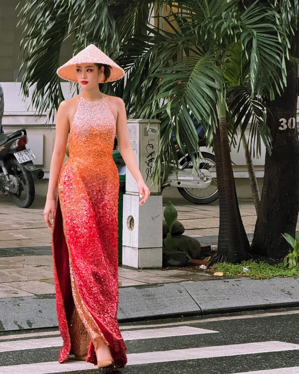 Hoa Hau Khanh Van Bao Nhieu Tuoi trẻ trung với hình ảnh luôn tràn đầy năng lượng