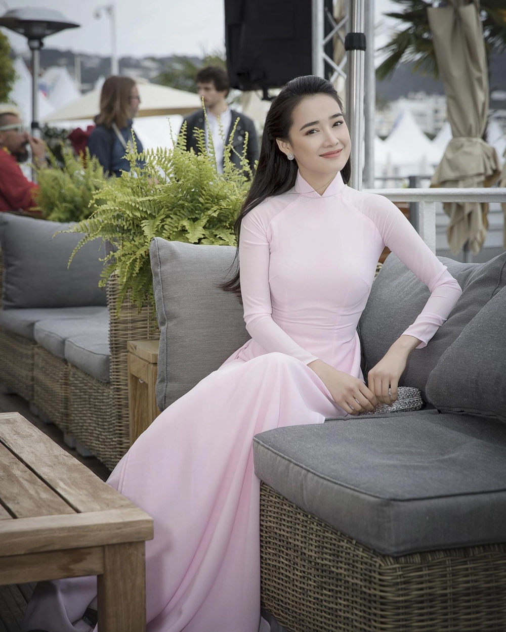 Ca sĩ nhã phương bảo yến hội ngộ thân thiết trong buổi ghi hình mới