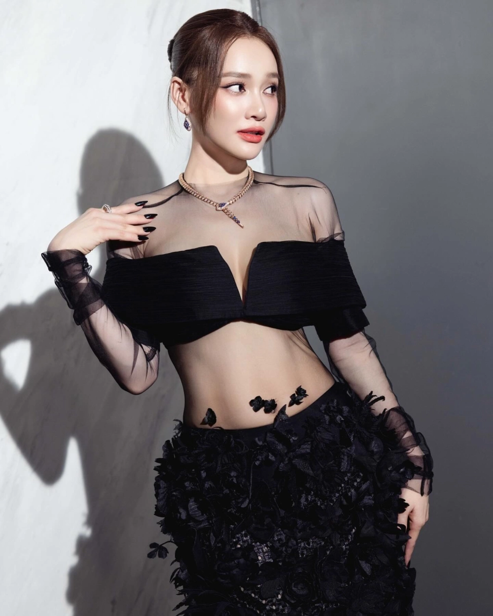 Hình ảnh diễn viên nhã phương đầy thanh lịch và sang trọng cuốn hút mọi ánh nhìn