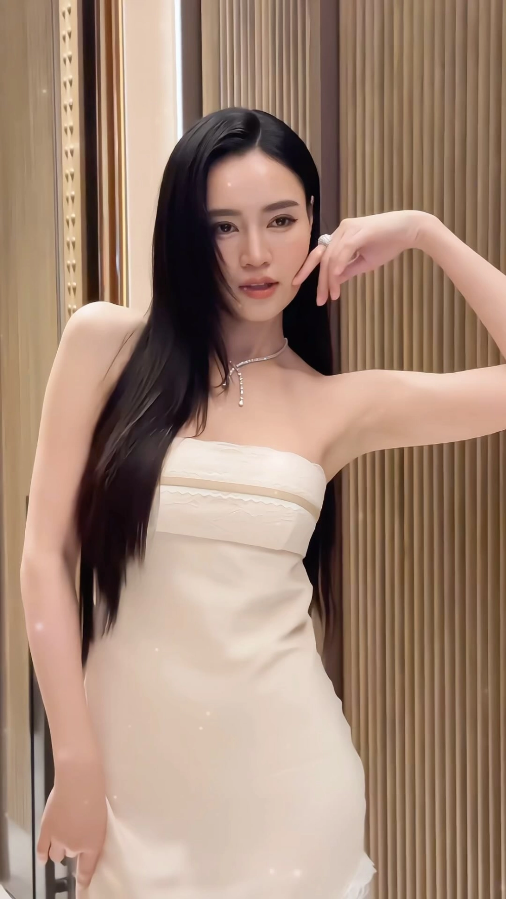Chiêm ngưỡng ảnh k8 nữ trẻ trung và năng động không thể rời mắt