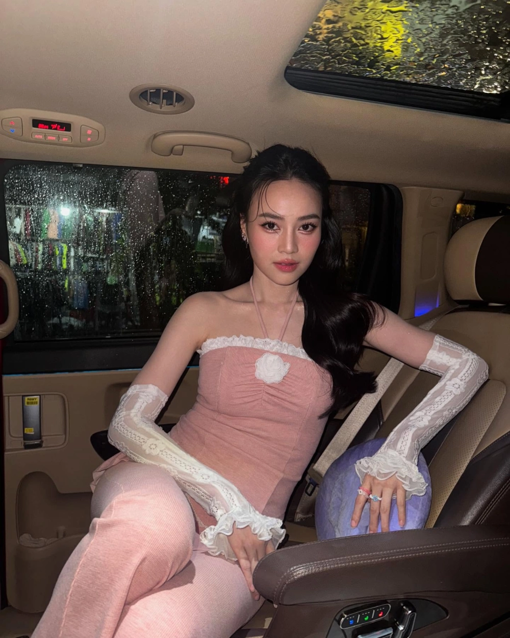 Nụ cười rạng rỡ của Ninh Dương Lan Ngọc Cười làm say lòng fan