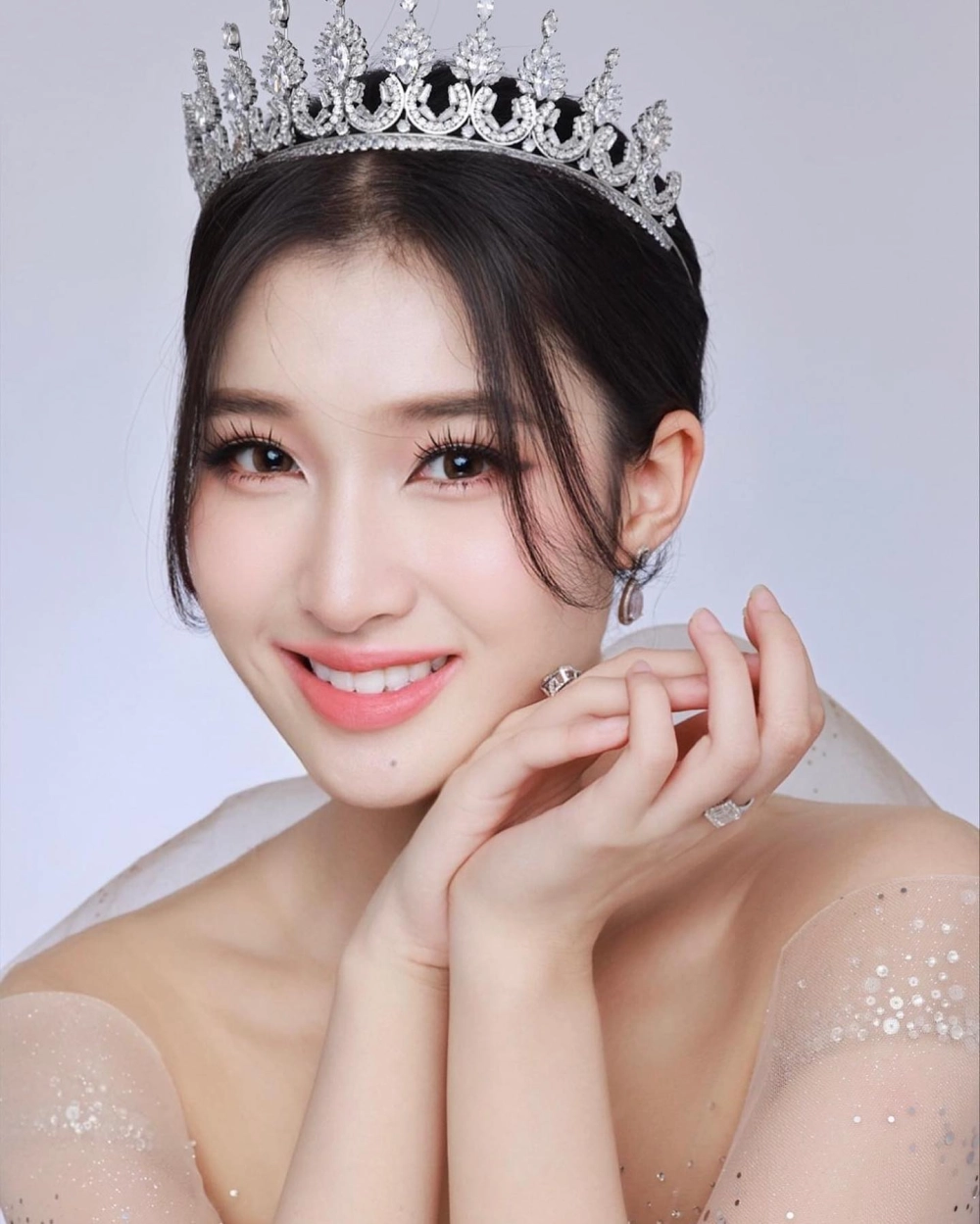 Điểm nhấn đặc biệt từ á hậu Phương Nhi nốt ruồi duyên dáng trên gương mặt