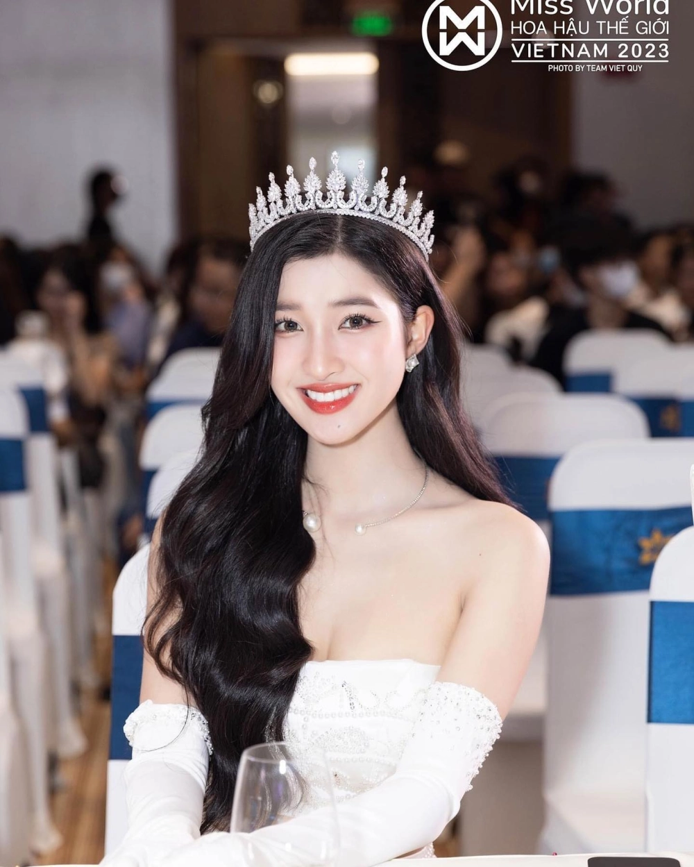 Khoảnh khắc ngọt ngào của a hậu Phương Nhi và bạn trai tại sự kiện