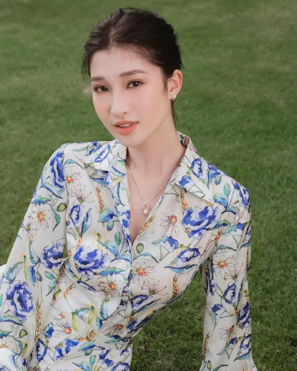 Dân tình bàn tán chồng sắp cưới á hậu Phương Nhi là ai