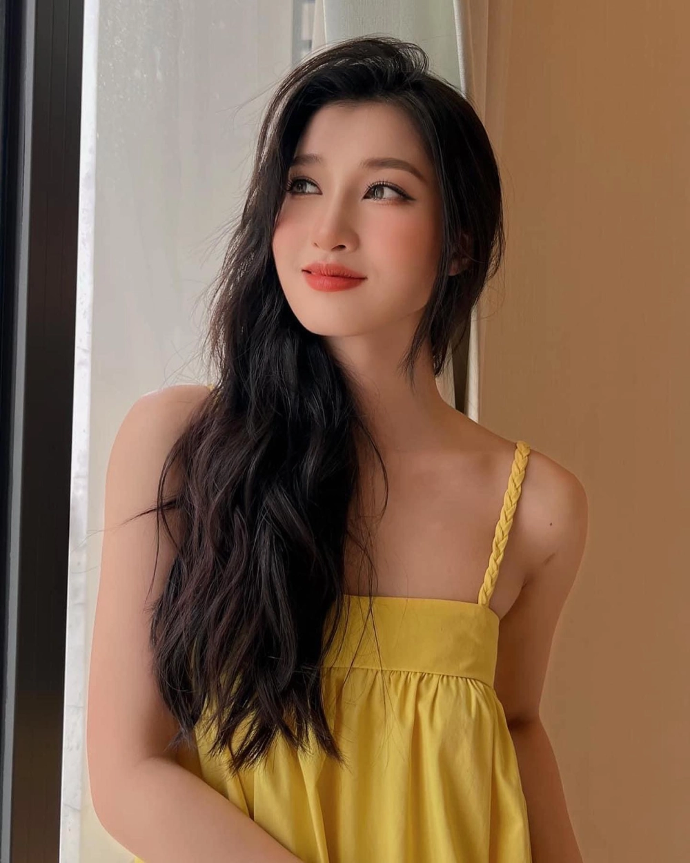 Khoảnh khắc gái xinh tiktok đi biển khoe body nóng bỏng đầy thu hút
