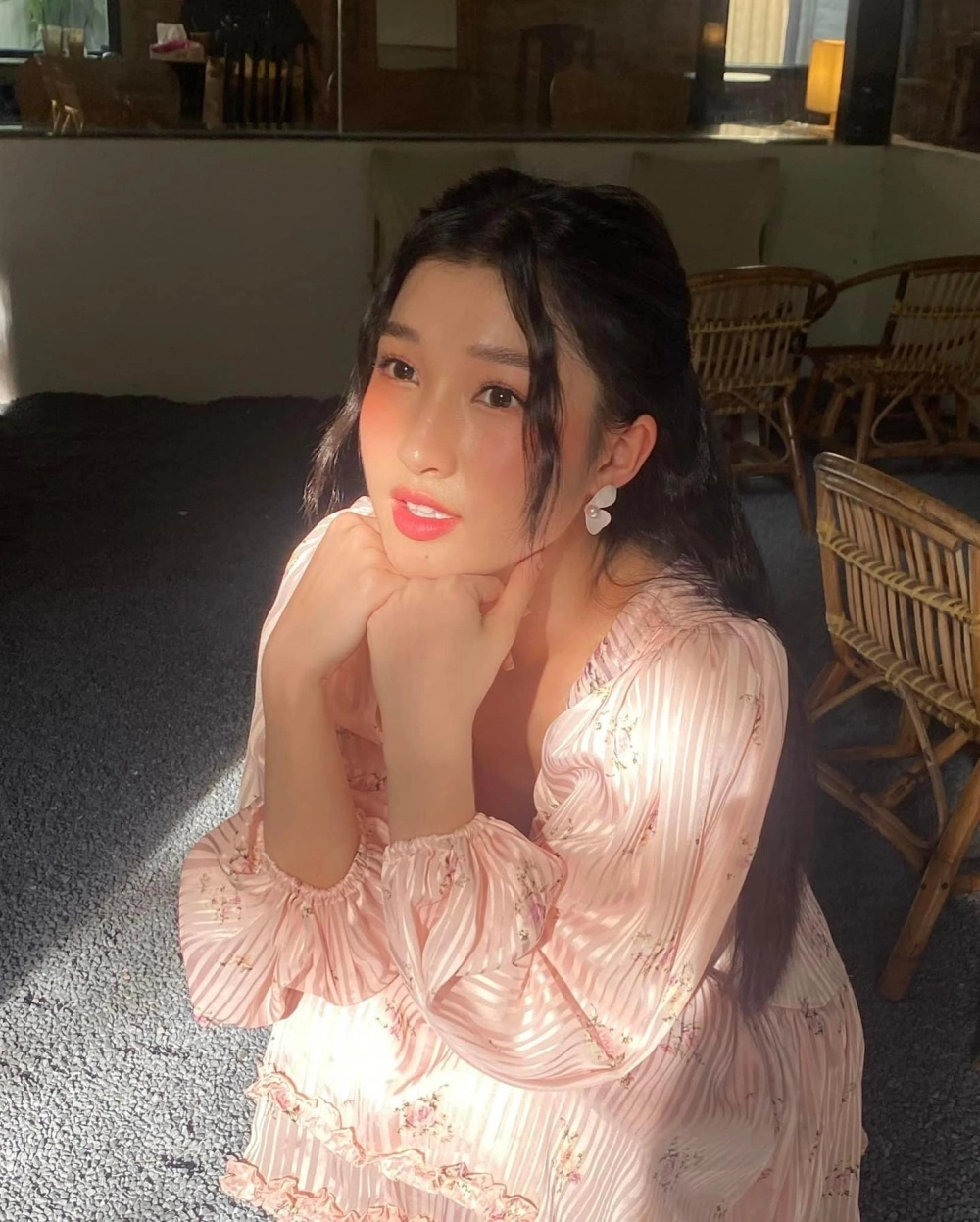 Clip á hậu Phương Nhi nói tiếng Anh lưu loát được cộng đồng khen ngợi