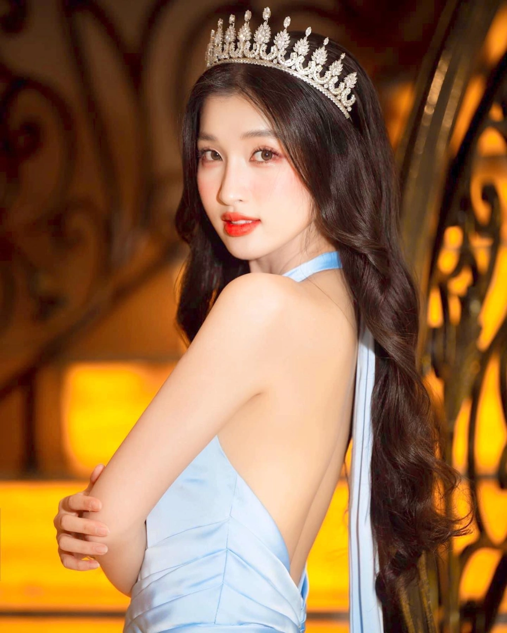 Thần thái tỏa sáng của á hậu Phương Nhi Miss World trong đêm thi