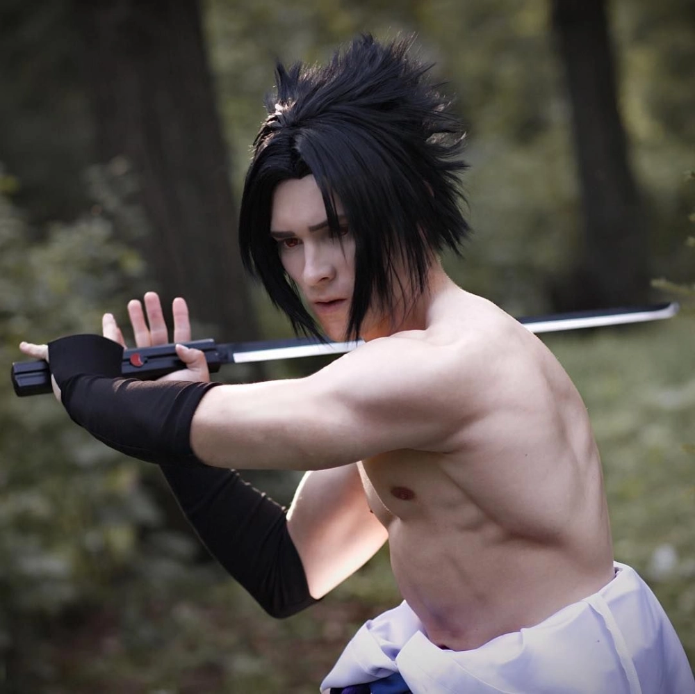 Cosplay Sasuke hóa thân hoàn hảo thành chiến binh Uchiha mạnh mẽ