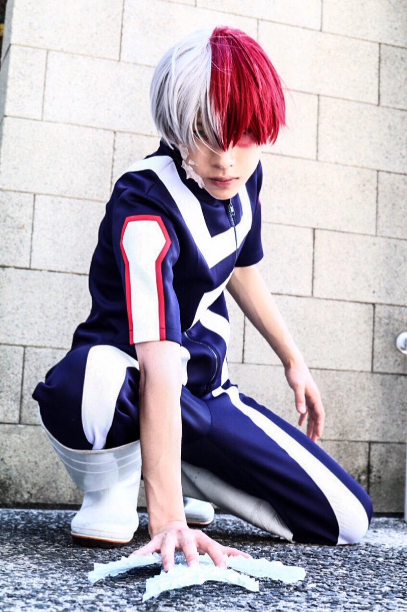 Todoroki Shoto cosplay khi nhân vật băng lửa được đưa vào đời thực