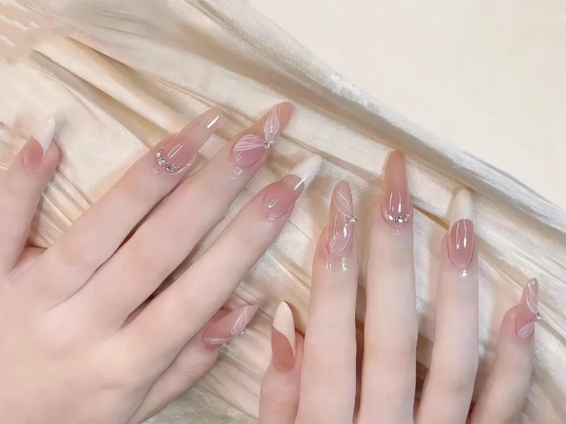 Sơn móng thạch hồng phù hợp với mọi phong cách từ nhẹ nhàng đến cá tính