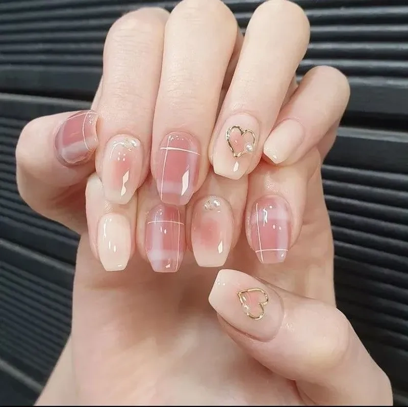 Màu sơn móng tay đẹp cho da ngăm giúp nàng thêm tự tin và cuốn hút