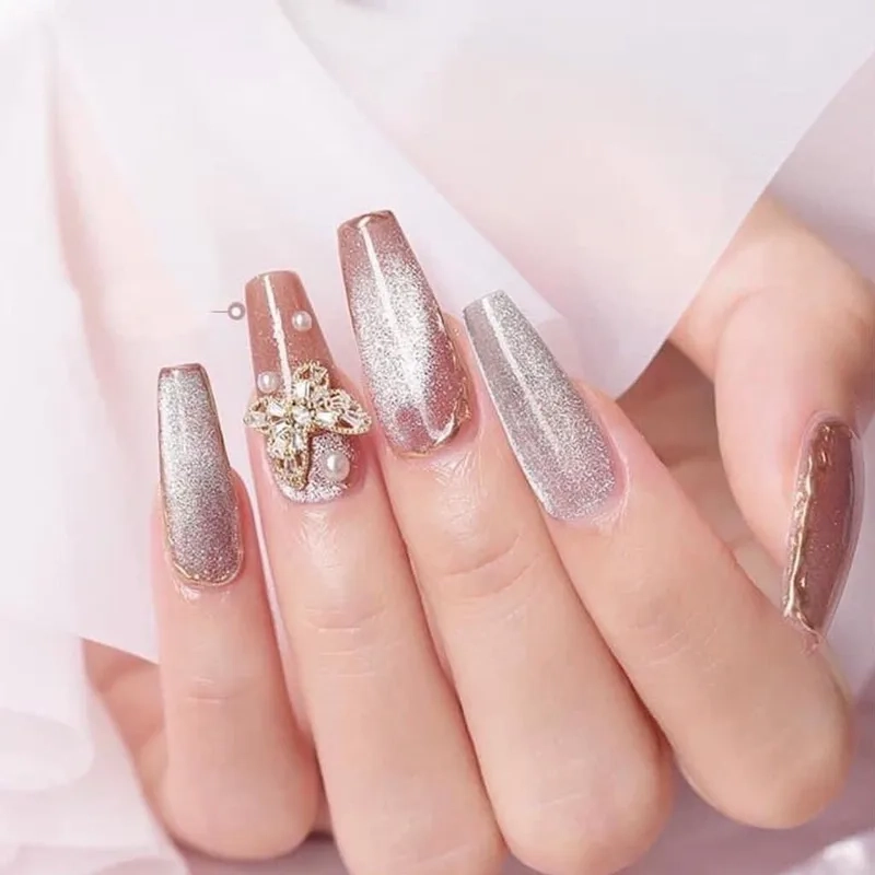 Sơn móng màu mắt mèo giúp nàng có bộ nail bí ẩn và quyến rũ