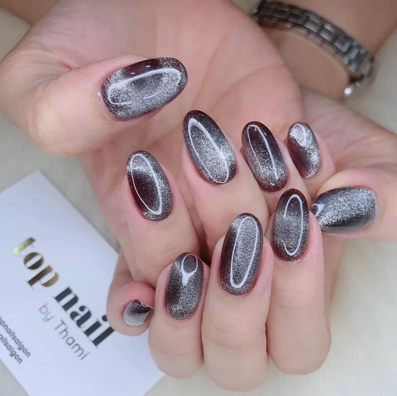 Sơn móng tay mắt mèo kim cương giúp nàng tỏa sáng với bộ nail đẳng cấp