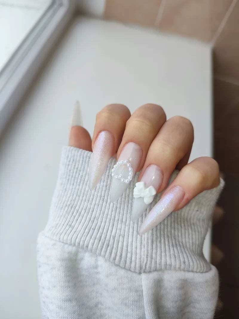 Sơn móng tay màu trắng đẹp là xu hướng hot trong năm nay