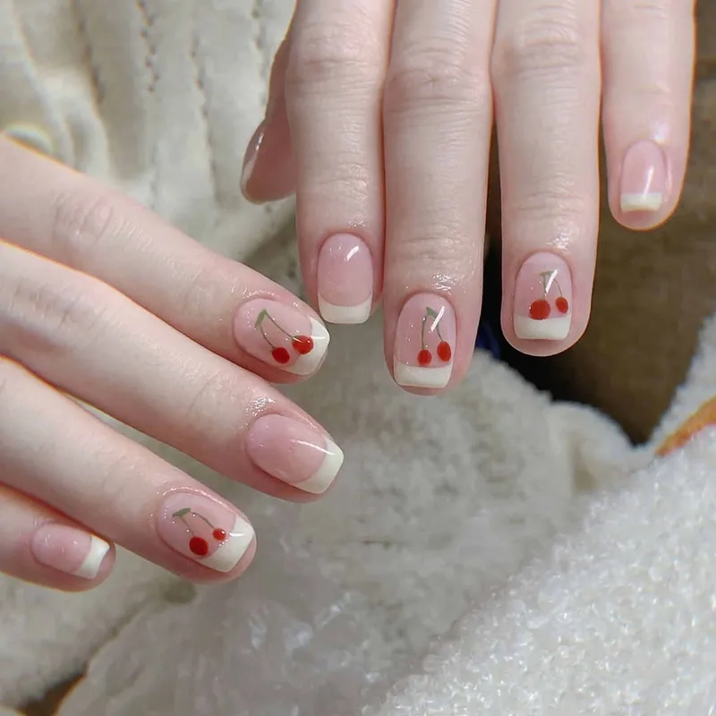 Sơn móng tay đỏ cherry là lựa chọn hoàn hảo cho những ai yêu thích sắc đỏ tươi