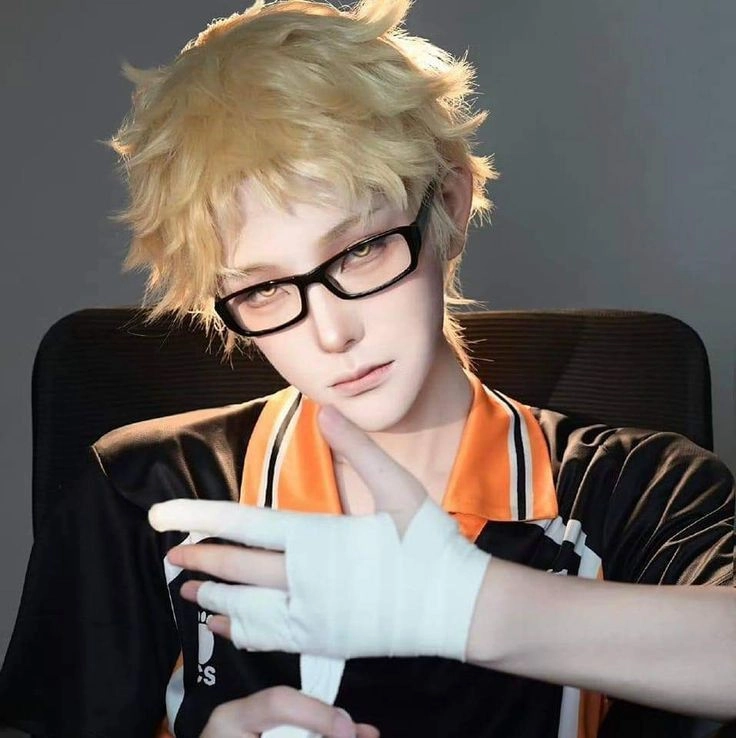 Tsukishima Cosplay hình ảnh chàng trung chắn cao ngạo bước ra từ Haikyuu