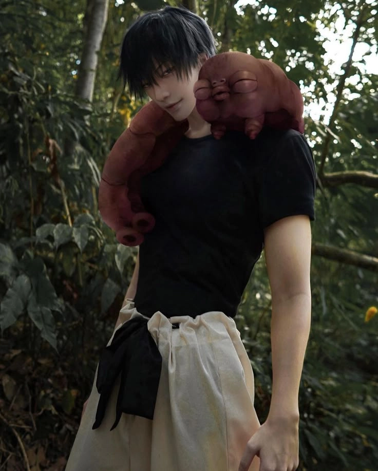 Cosplay Toji vẻ ngoài lạnh lùng và khí chất áp đảo của sát thủ