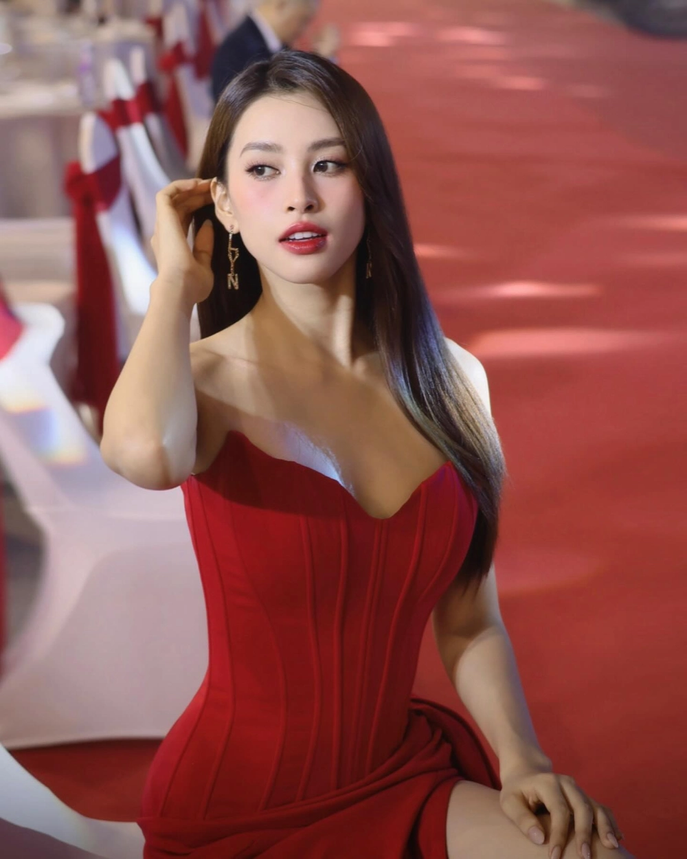 Khoảnh khắc đăng quang với Vương Miện Tiểu Vy