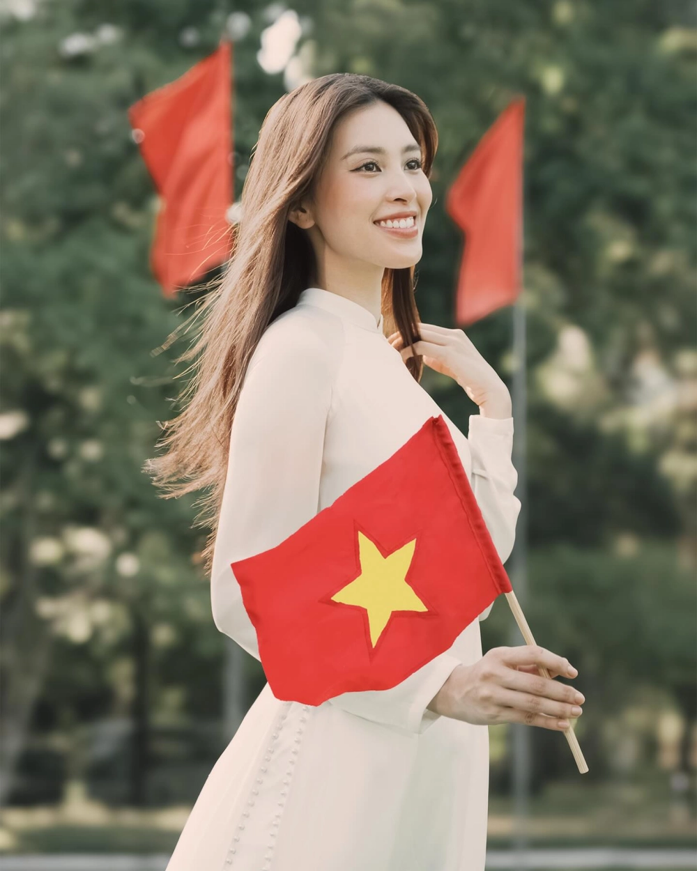 Hình ảnh thanh lịch của Hoa Hậu Tiêu Vy