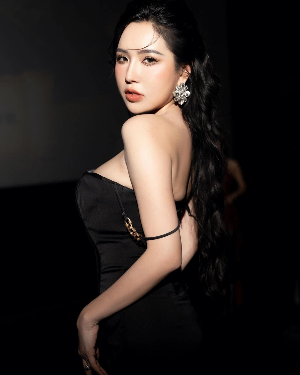 Theo dõi tiktok Viên Vibi để không bỏ lỡ trend hot nhất