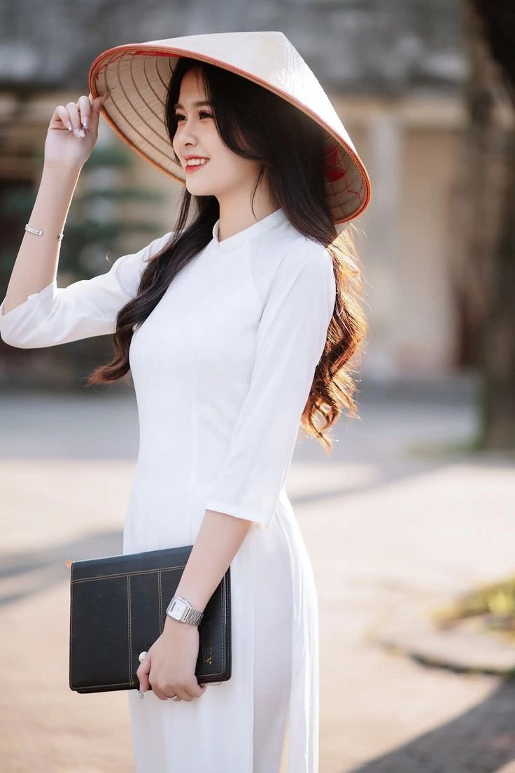 ảnh áo dài học sinh nền trắng tinh khôi hút mắt