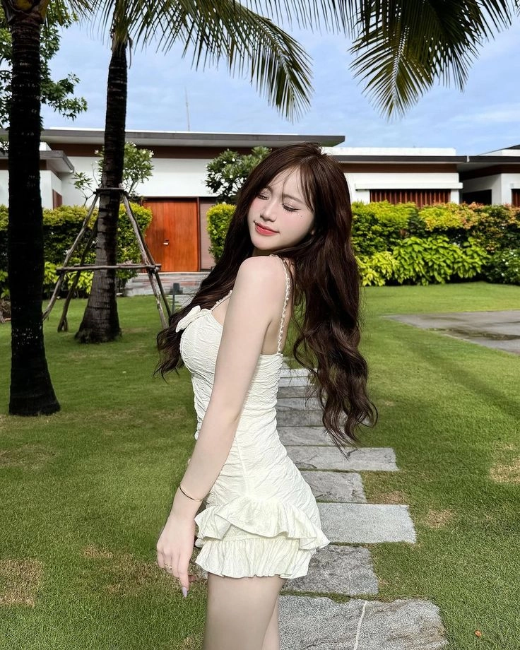 TikTok gái xinh mặc váy ngắn là biểu tượng của sự tươi trẻ và xinh đẹp