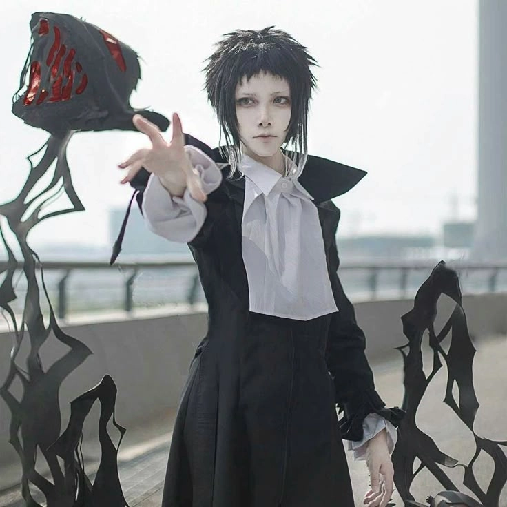 BSD Akutagawa cosplay nổi bật với bộ trang phục đen huyền bí