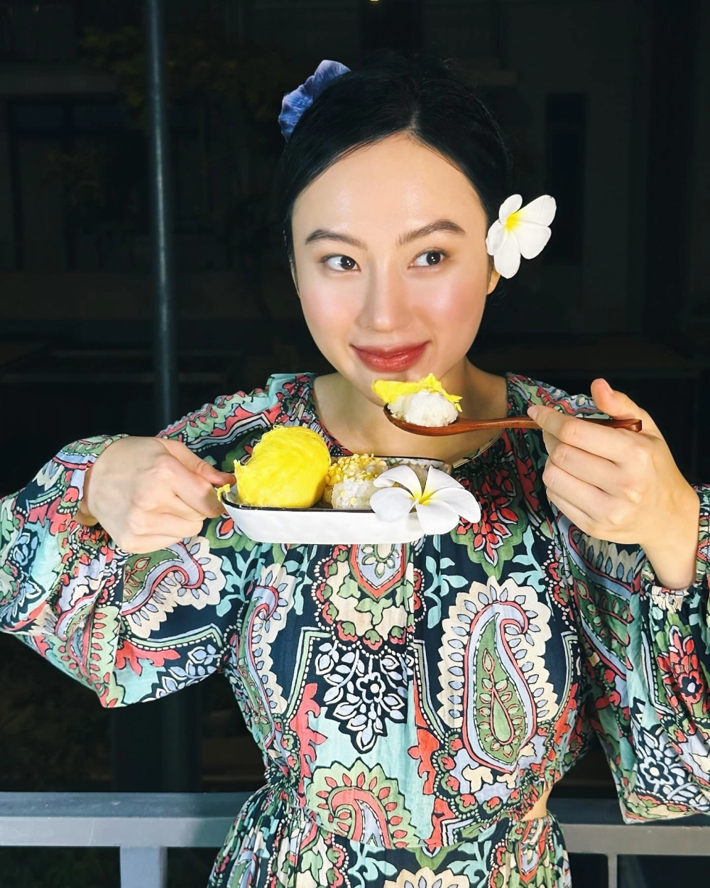 Angela Phương Trinh áo dài duyên dáng, toát lên vẻ đẹp Việt