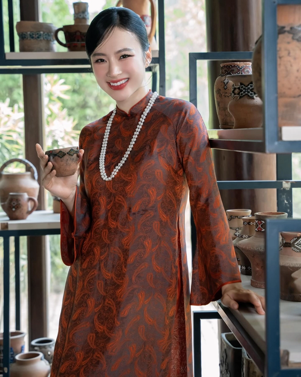 Bạn trai Angela Phương Trinh là người được công chúng tò mò