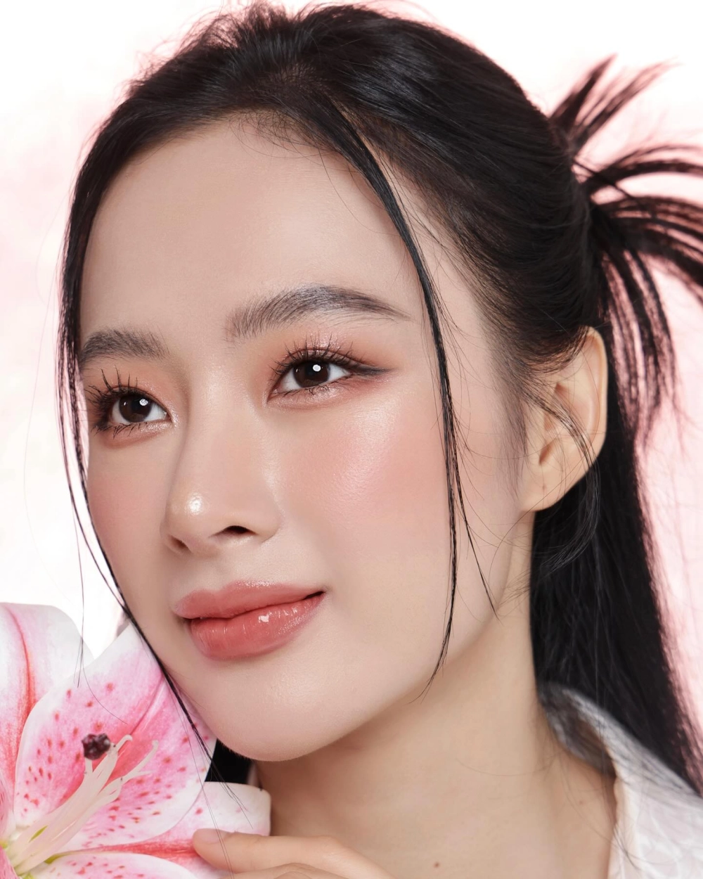 Angela Phương Trinh sinh năm 1995, tài năng trẻ của showbiz