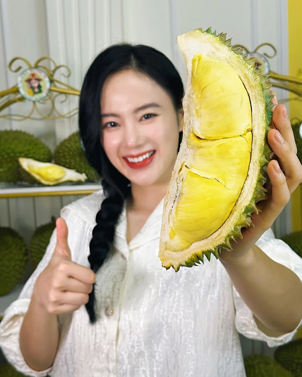 Hình Angela Phương Trinh nổi bật với vẻ đẹp tự nhiên và quyến rũ