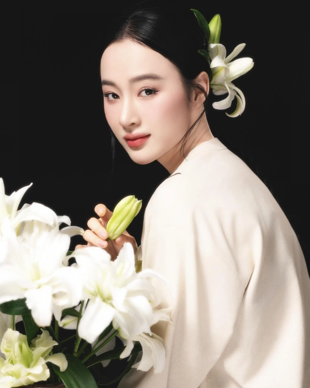 Angela Phương Trinh là nghệ sĩ đa tài của showbiz Việt