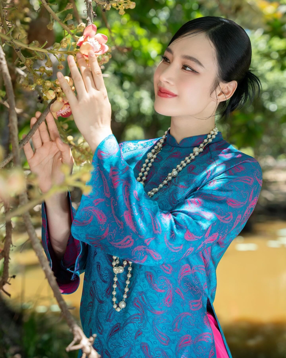 Quá khứ của Angela Phương Trinh đầy thăng trầm và nỗ lực
