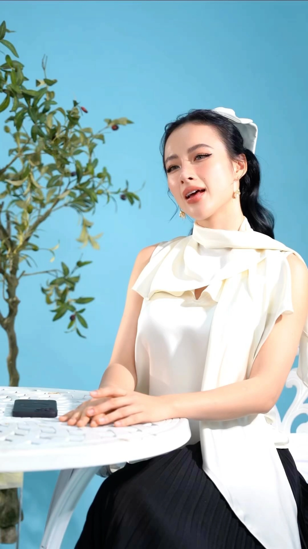 Angela Phương Trinh cao 1m65, thân hình lý tưởng cho nghệ thuật