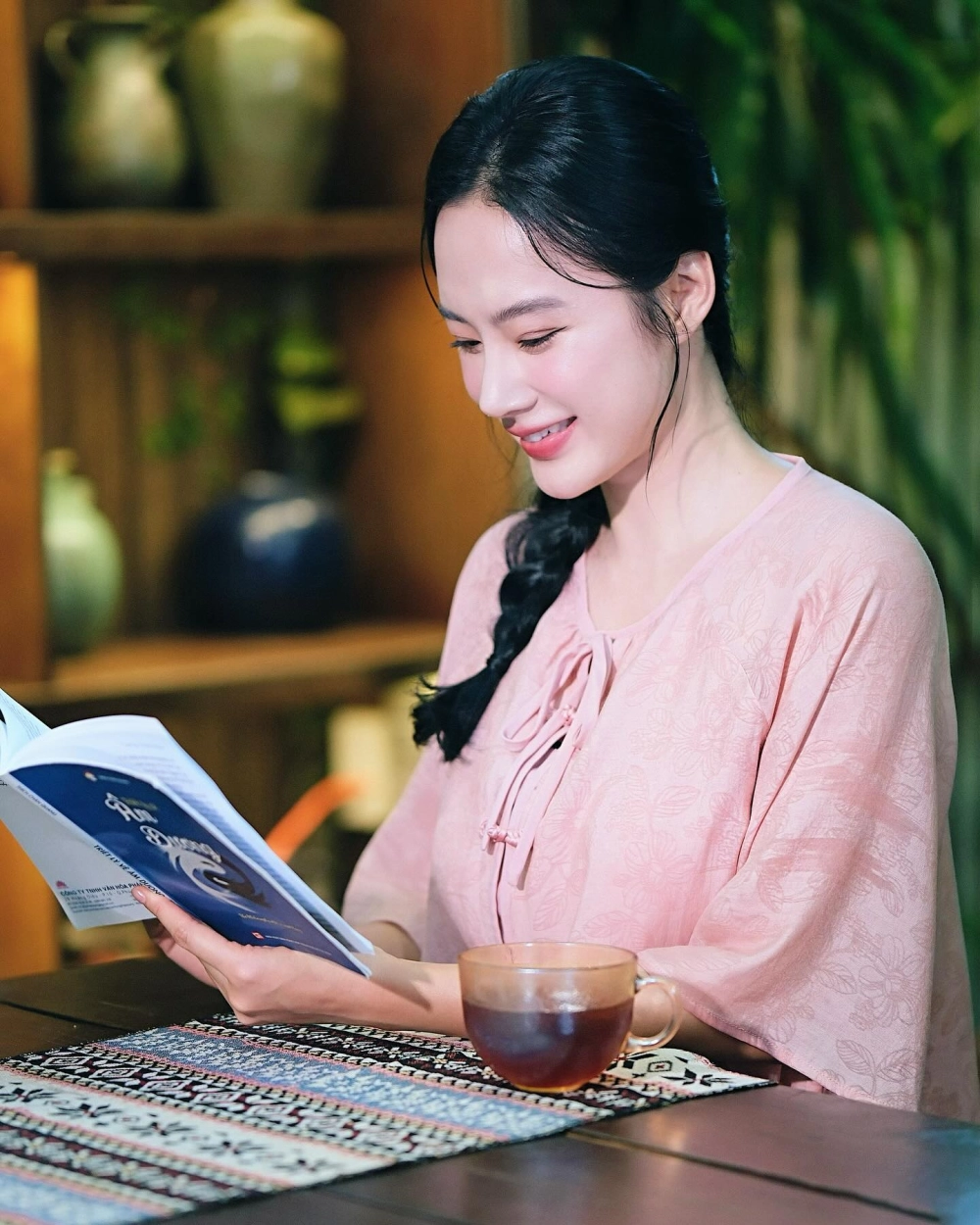 Phốt Angela Phương Trinh không làm giảm sức hút của cô