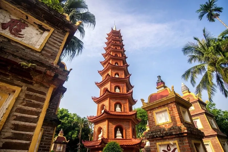 Hành trình khám phá tham quan chùa trấn quốc đầy cảm hứng
