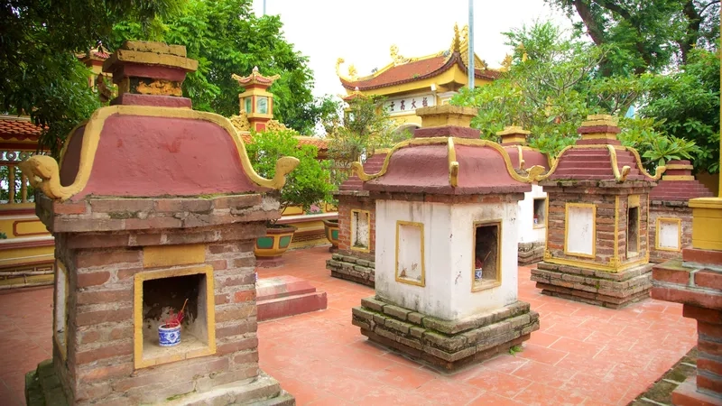Linh thiêng và cổ kính – chùa trấn quốc ở hà nội