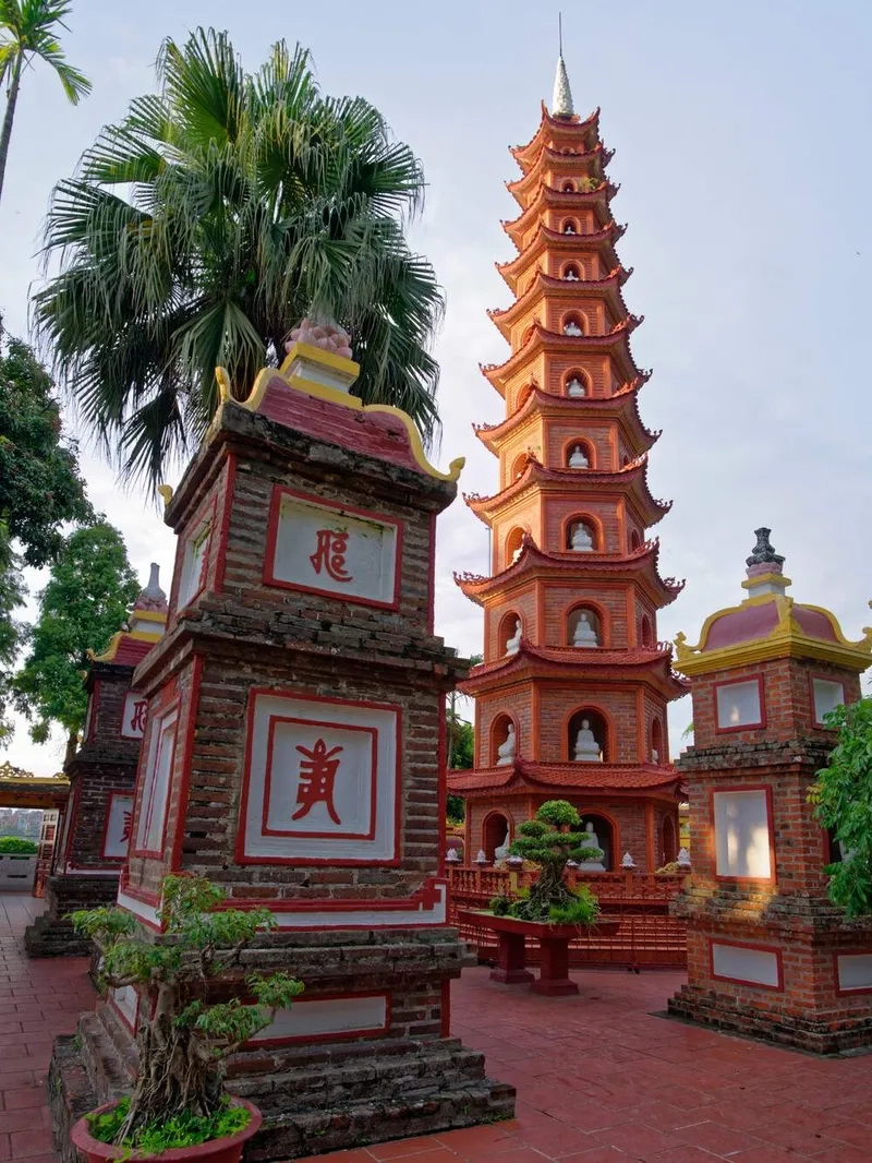 Ngôi chùa thiêng lâu đời trấn quốc chùa